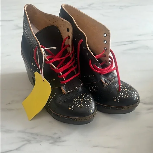 Burberry Black Lace-Up Boots with Red Accents - Picture 2 of 15